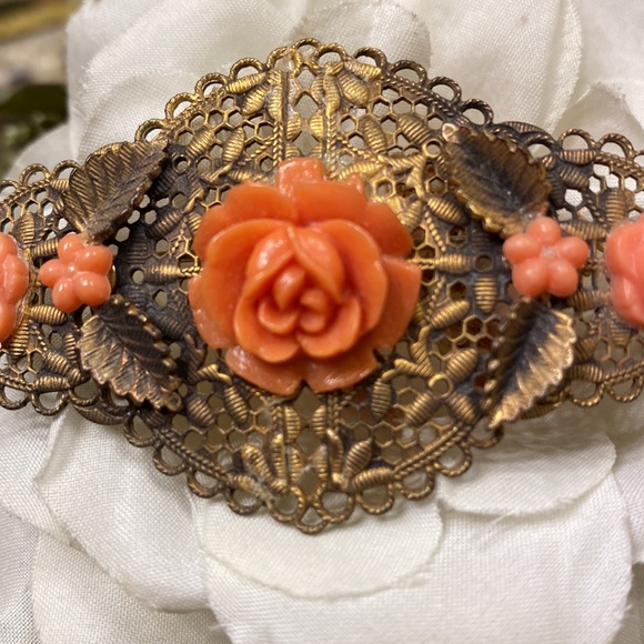 Vintage brooch w/gold filagree back/attached orange carved lucite flowers 2 3/4” - Picture 2 of 6